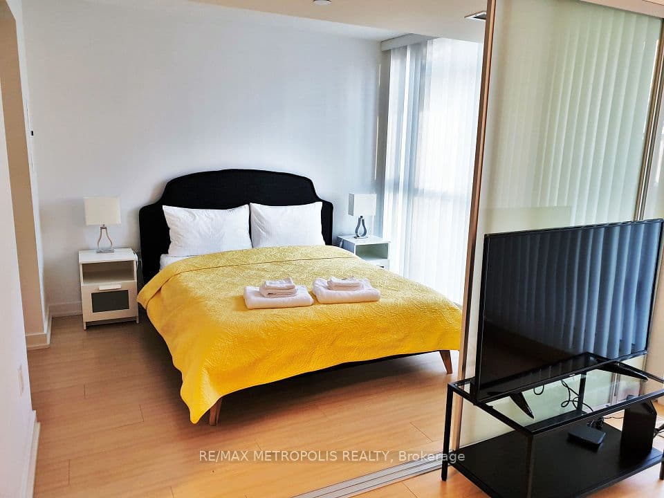 85 Queens Wharf Road 312, Toronto, ON M5V 0J9 – photo 2