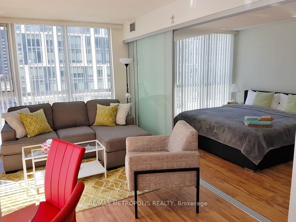 85 Queens Wharf Road 307, Toronto, ON M5V 0J9 – photo 3