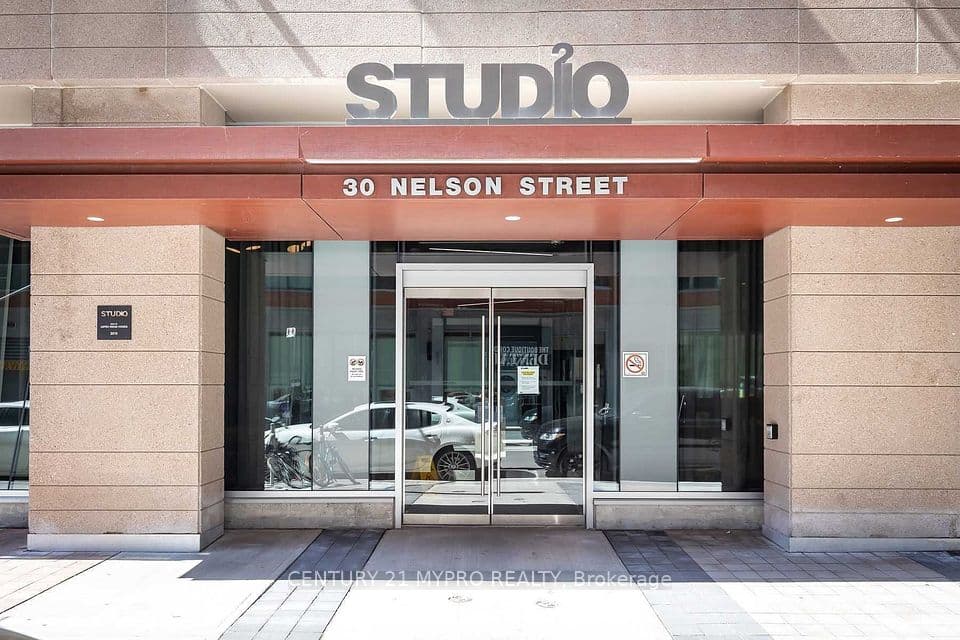 30 Nelson Street 2306, Toronto, ON M5V 0H5 – photo 2