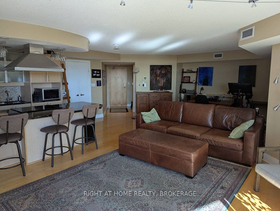 550 Queens Quay W 608, Toronto, ON M5V 3M8 – photo 2
