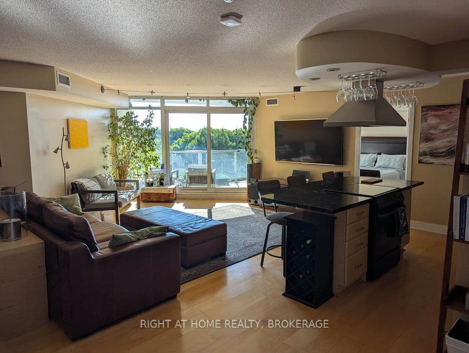 550 Queens Quay W 608, Toronto, ON M5V 3M8 – main photo