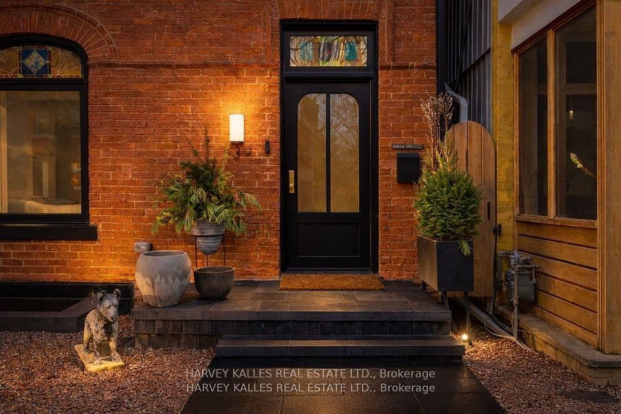 239 Borden Street, Toronto, ON M5S 2N5 – photo 2