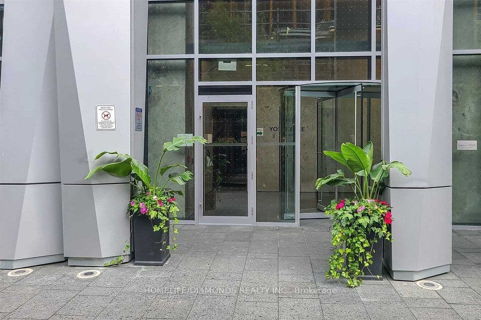 1 Yorkville Avenue 3302, Toronto, ON M4W 1L1 – photo 3