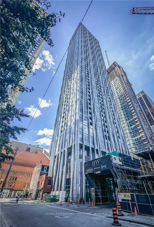 1 Yorkville Avenue 3302, Toronto, ON M4W 1L1 – main photo