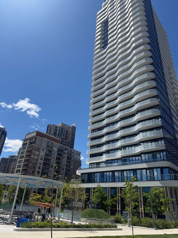 15 Holmes Avenue 401, Toronto, ON M2N 0L4 – main photo