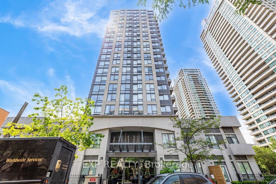 35 Hollywood Avenue 311, Toronto, ON M2N 0A9 – main photo