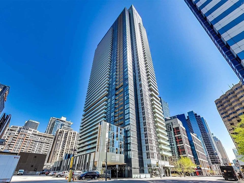 300 Front Street 601, Toronto, ON M5V 0E9 – main photo