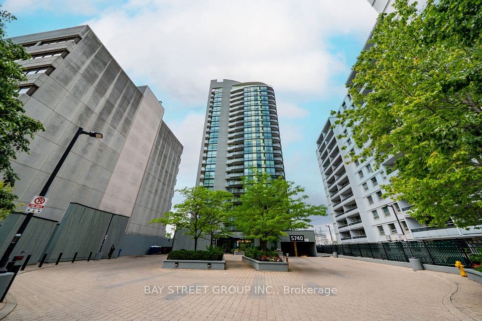 5740 Yonge Street 2009, Toronto, ON M2M 3T3 – main photo