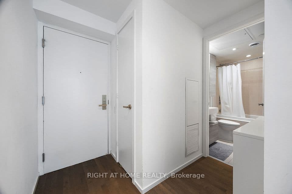5 St. Joseph Street 3403, Toronto, ON M4Y 1J6 – photo 3