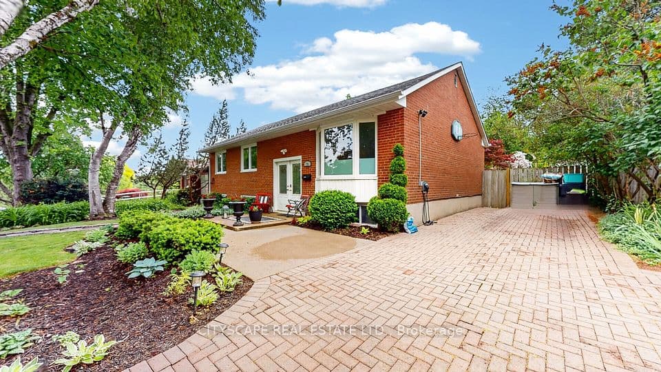 79 Paperbirch Drive, Toronto, ON M3C 2E6 – photo 2
