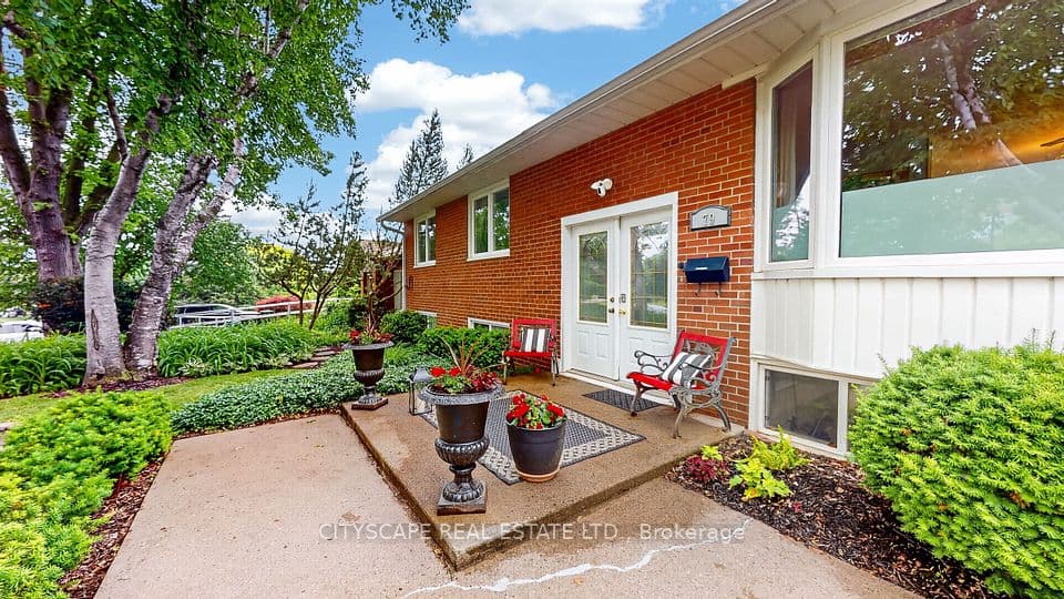 79 Paperbirch Drive, Toronto, ON M3C 2E6 – photo 3