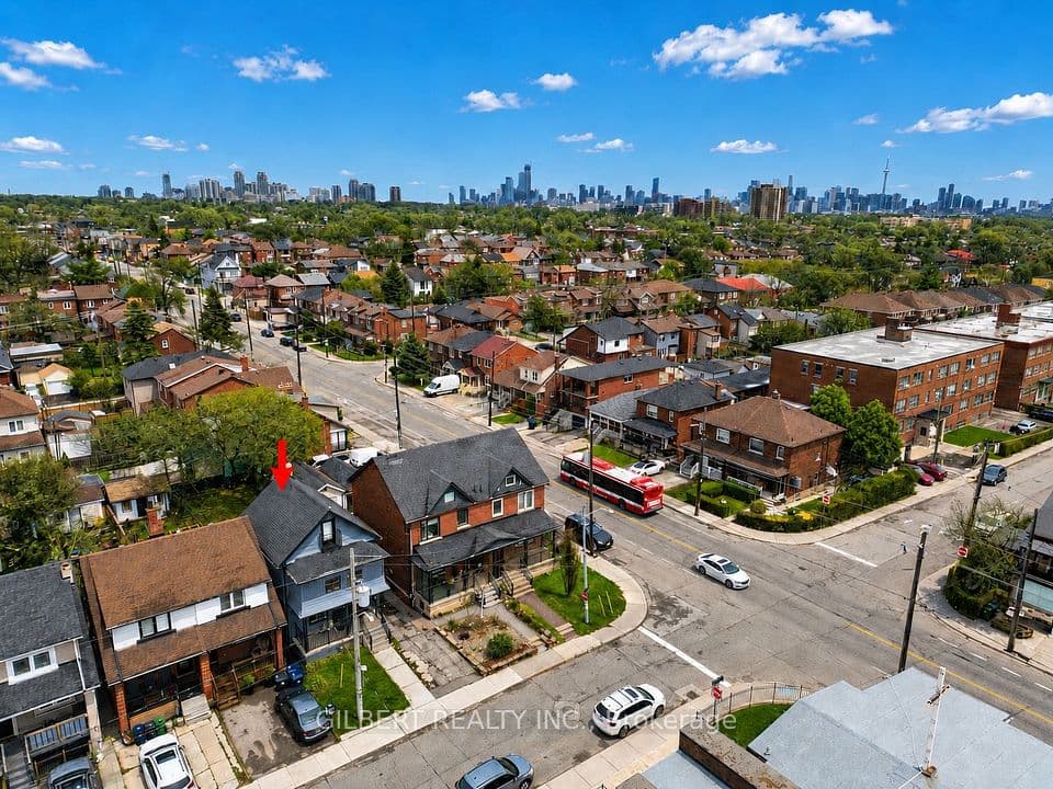 405 Westmount Avenue, Toronto, ON M6E 3N4 – main photo