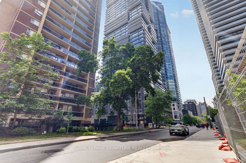 55 Charles Street E 4303, Toronto, ON M4Y 0J1 – main photo