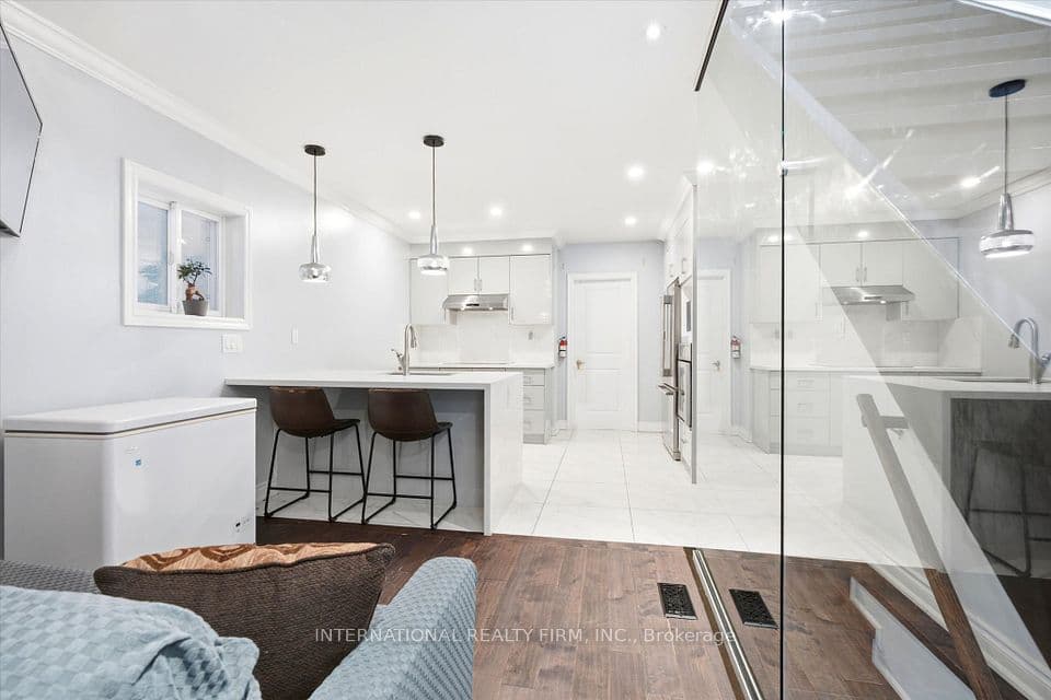 568 Delaware Avenue N, Toronto, ON M6H 2V2 – main photo