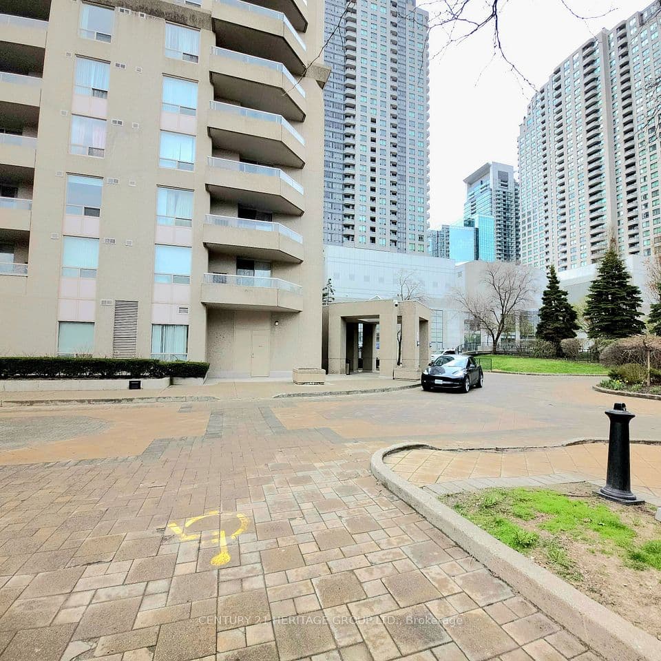 18 Hillcrest Avenue 1403, Toronto, ON M2N 6T5 – photo 2