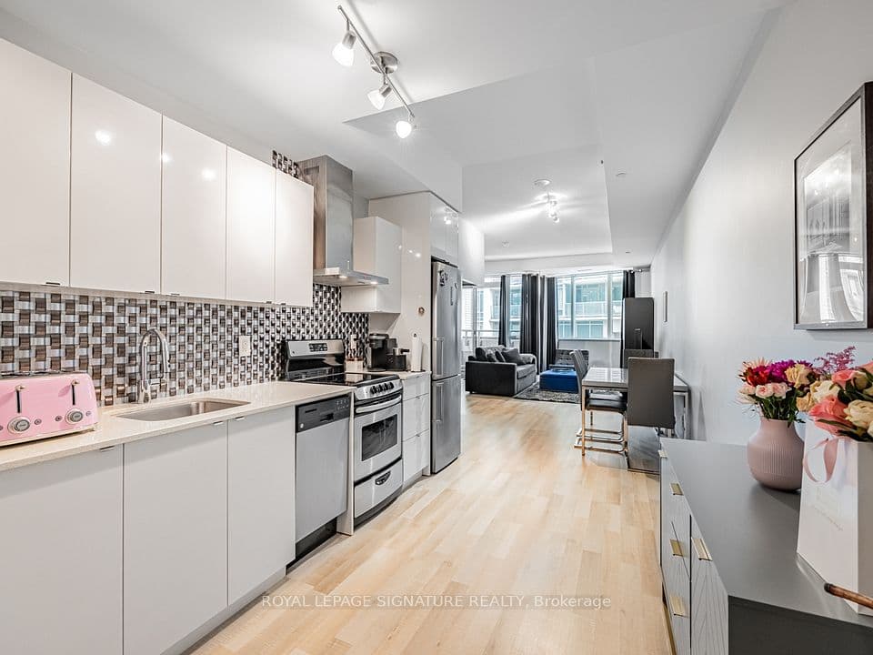 51 East Liberty Street 202, Toronto, ON M6K 3P8 – main photo