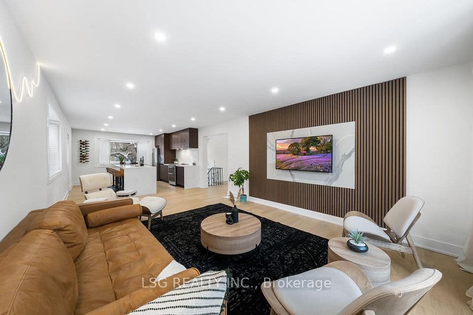 26 Grangemill Crescent, Toronto, ON M3B 2J2 – main photo