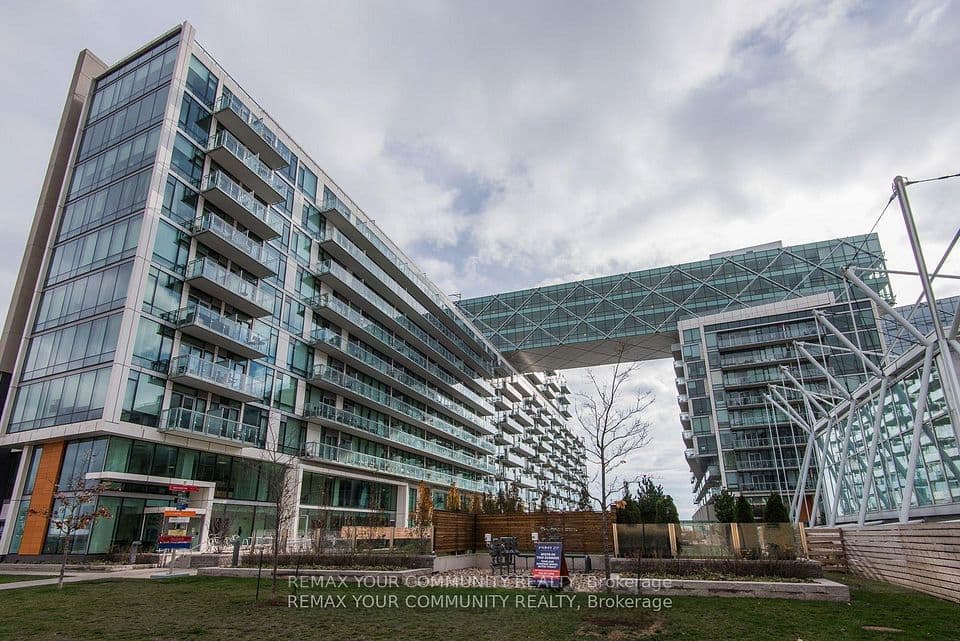 39 Queens Quay E 815, Toronto, ON M5E 0A5 – main photo