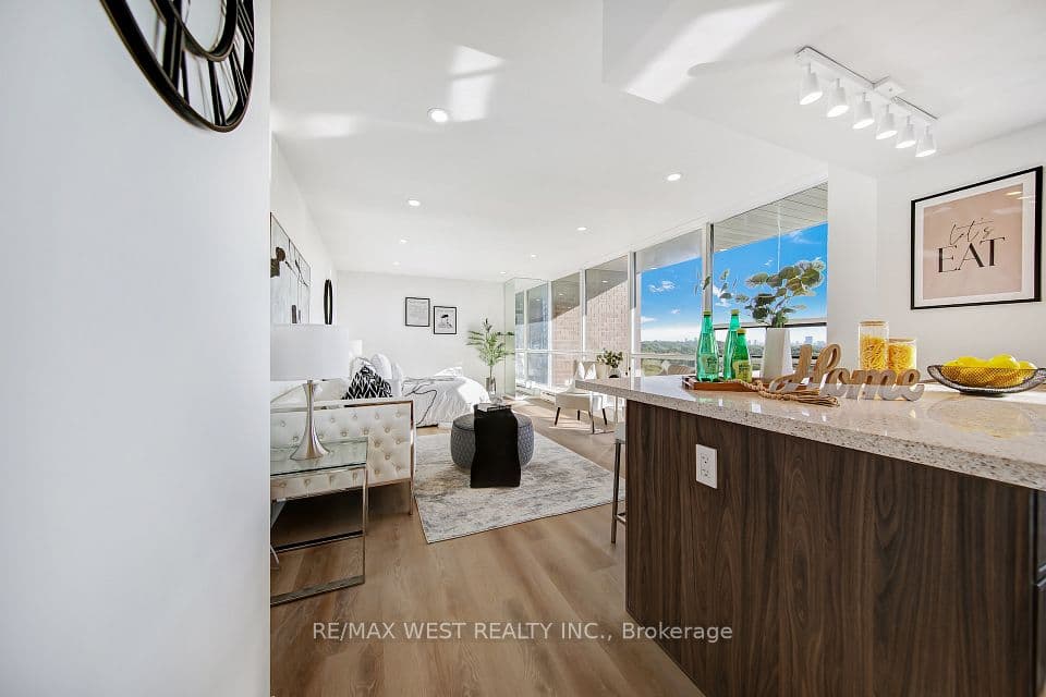 914 Yonge Street 1202, Toronto, ON M4W 3C8 – photo 2