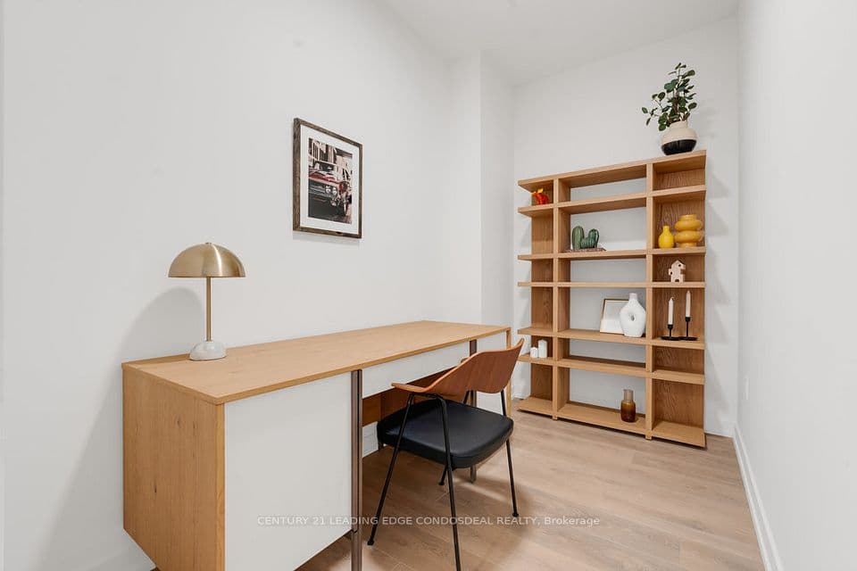 181 Sterling Road 404, Toronto, ON M6R 2B2 – main photo