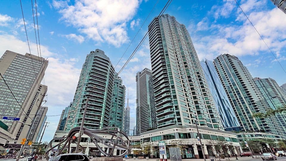 10 Yonge Street 1706, Toronto, ON M5E 1R4 – main photo