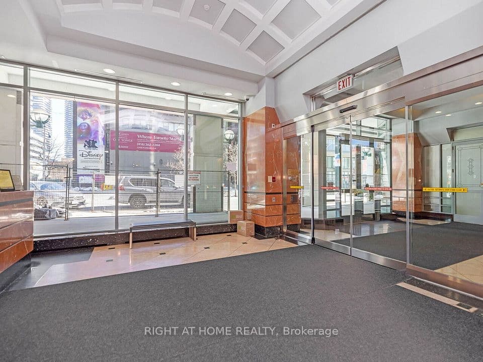 10 Yonge Street 1706, Toronto, ON M5E 1R4 – photo 3