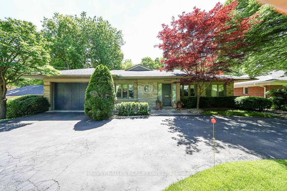 176 Old Yonge Street, Toronto, ON M2P 1P9 – main photo
