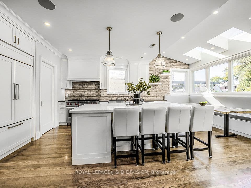 30 Broadleaf Road, Toronto, ON M3B 1C2 – photo 3