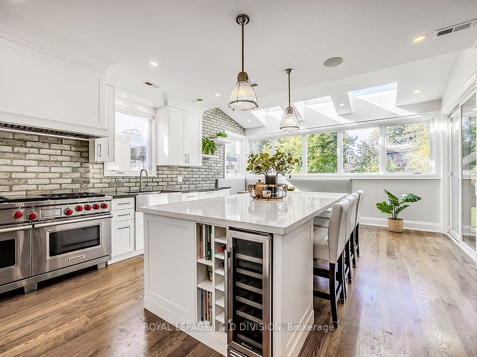 30 Broadleaf Road, Toronto, ON M3B 1C2 – photo 2