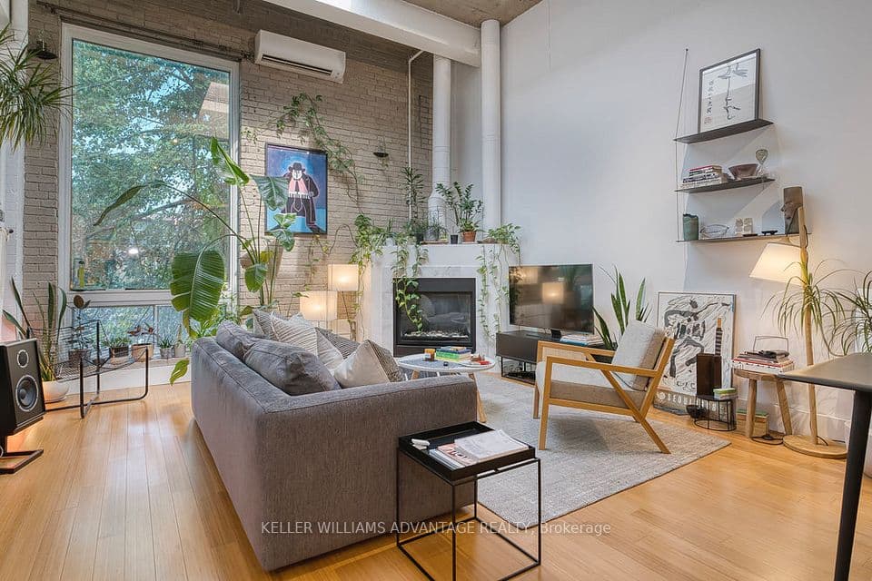 264 Seaton Street 206, Toronto, ON M5A 2T4 – main photo