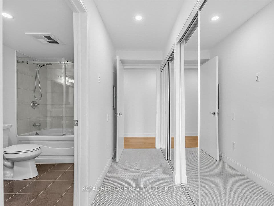 2181 Yonge Street 2305, Toronto, ON M4S 3H7 – photo 2