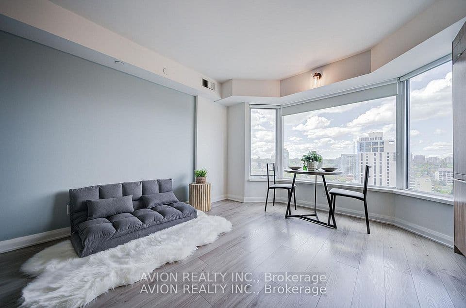 155 Yorkville Avenue 1920, Toronto, ON M5R 0B4 – photo 2