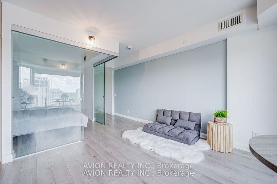 155 Yorkville Avenue 1920, Toronto, ON M5R 0B4 – photo 3