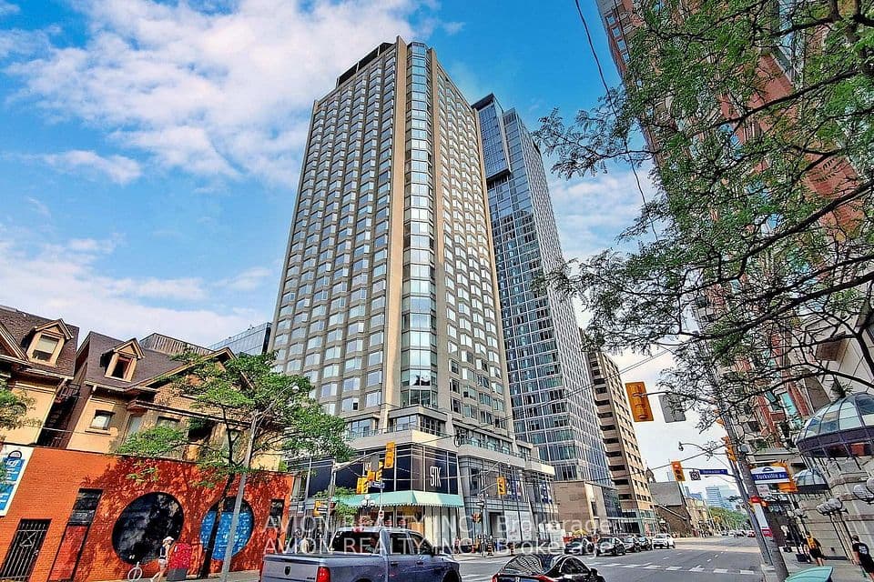 155 Yorkville Avenue 1920, Toronto, ON M5R 0B4 – main photo