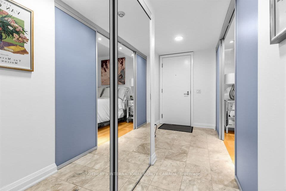 3 Mcalpine Street 207, Toronto, ON M5R 3T5 – photo 2