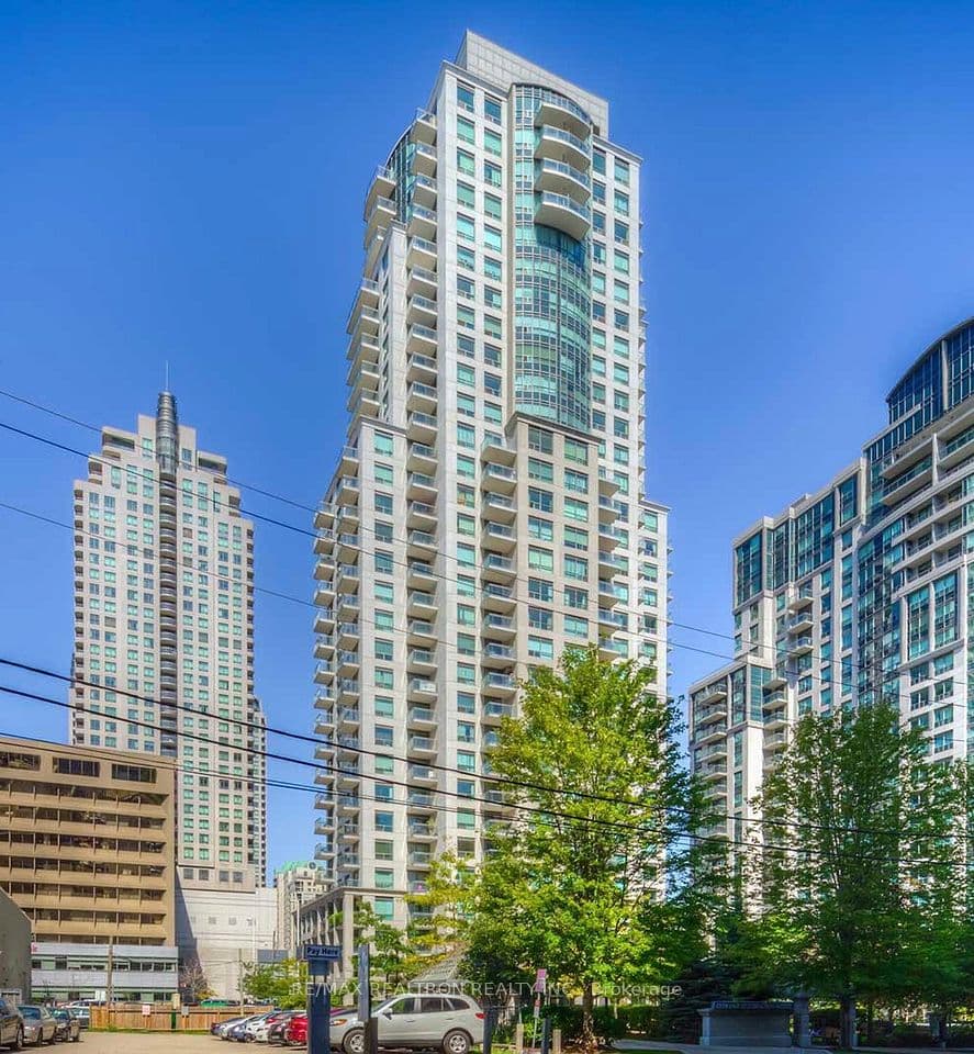 21 Hillcrest Avenue 305, Toronto, ON M2N 7K2 – main photo