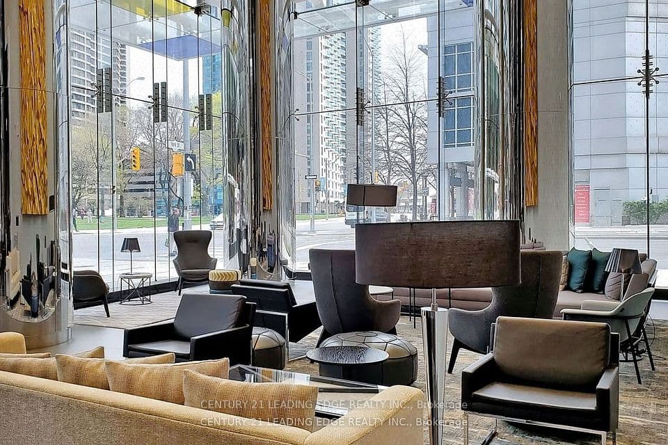 10 York Street 5008, Toronto, ON M5J 0E1 – photo 2