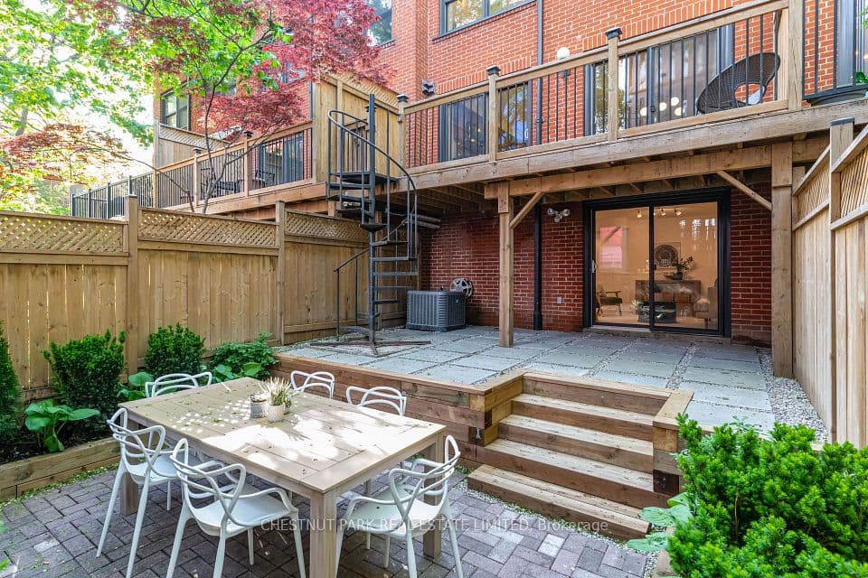41 Spruce Street 9, Toronto, ON M5A 2H8 – main photo
