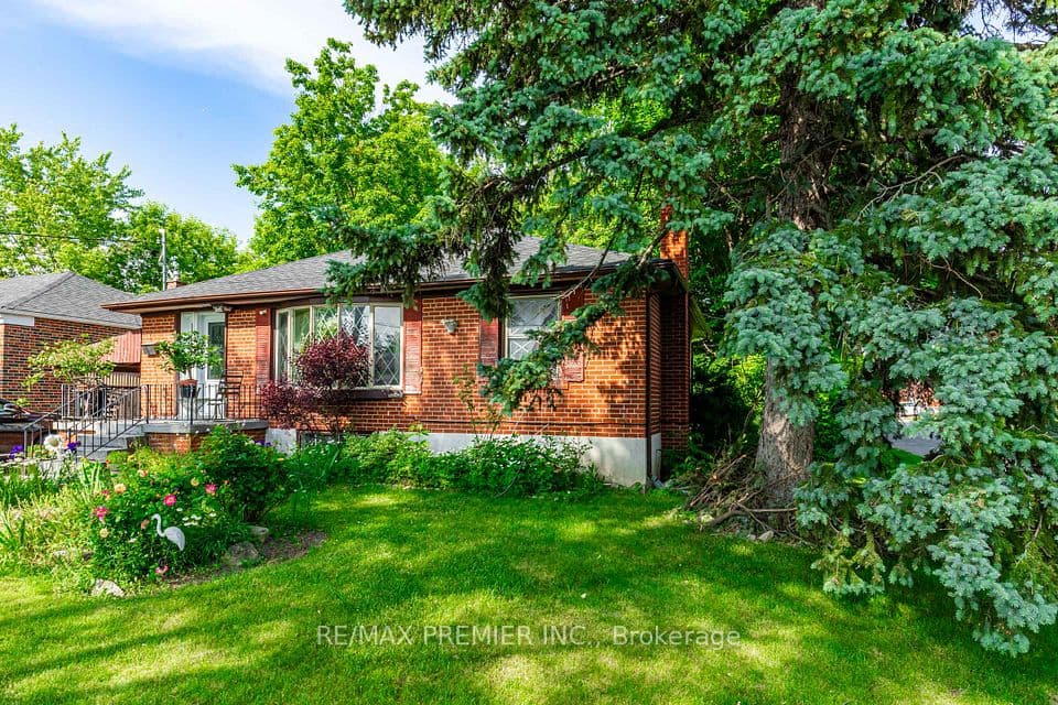 16 Goddard Street, Toronto, ON M3H 5C6 – main photo