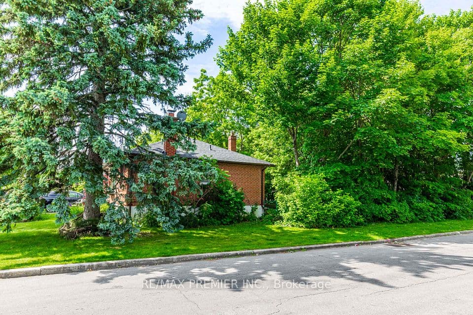 16 Goddard Street, Toronto, ON M3H 5C6 – photo 3