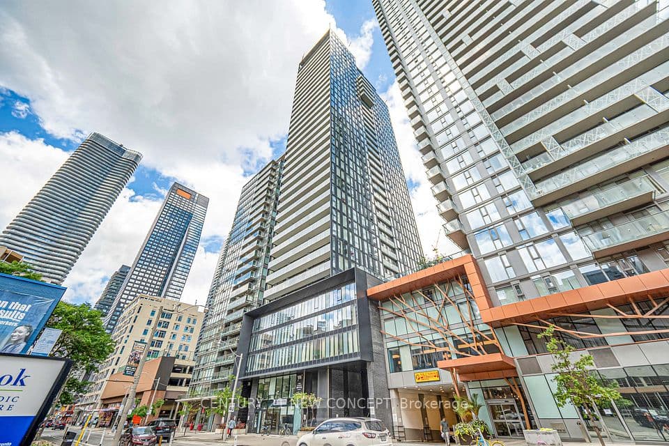 28 Wellesley Street E 1902, Toronto, ON M4Y 0C4 – main photo