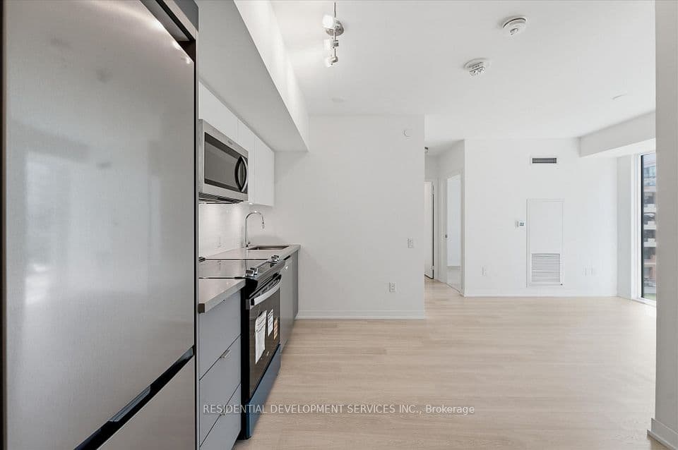 500 Wilson Avenue 404, Toronto, ON M3H 5Y9 – photo 2