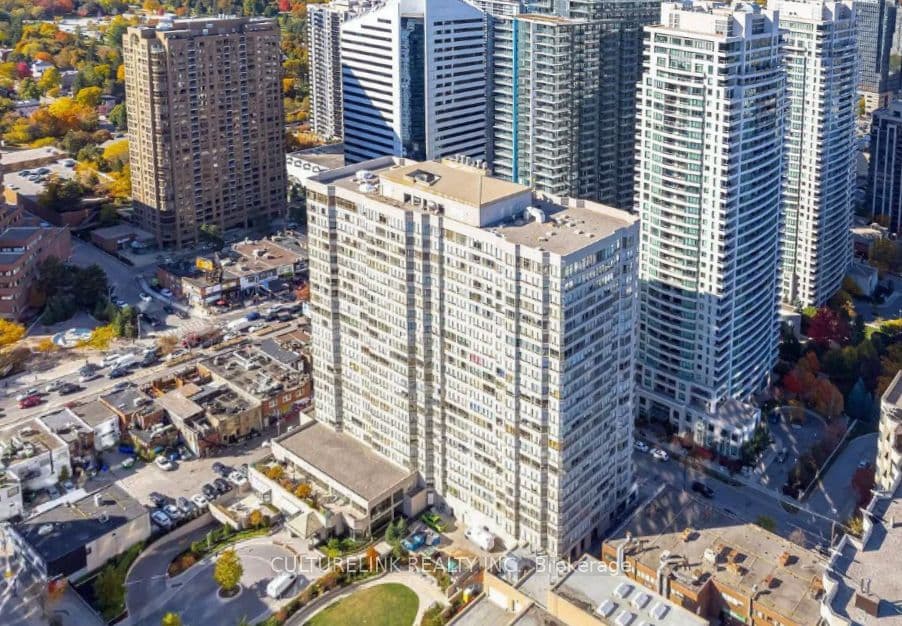 30 Greenfield Avenue 2215, Toronto, ON M2N 6N3 – main photo