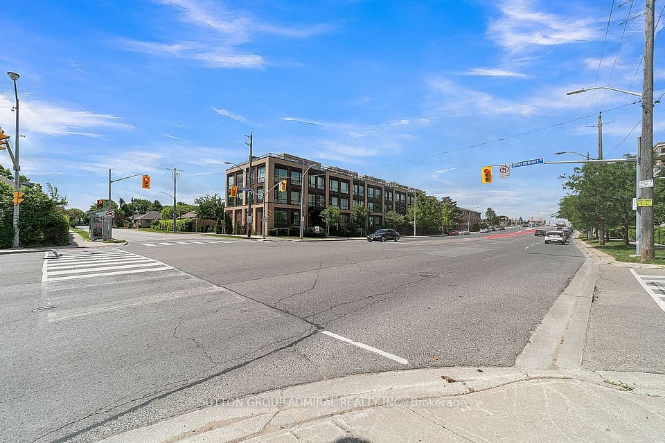 639 Lawrence Avenue 305, Toronto, ON M6A 1A9 – main photo