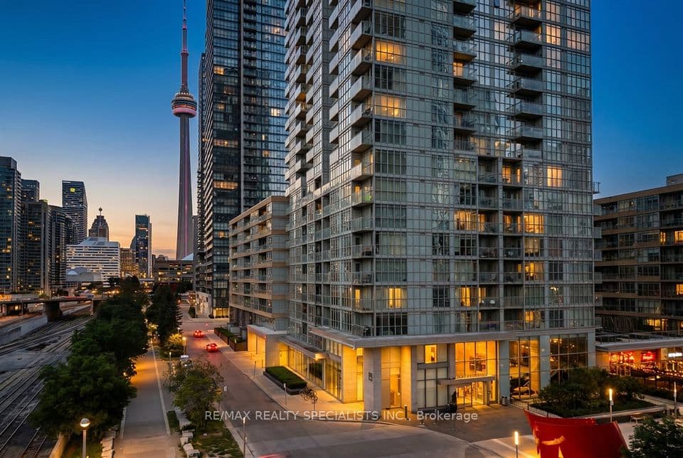 15 Iceboat Terrace PH06, Toronto, ON M5V 4A5 – main photo
