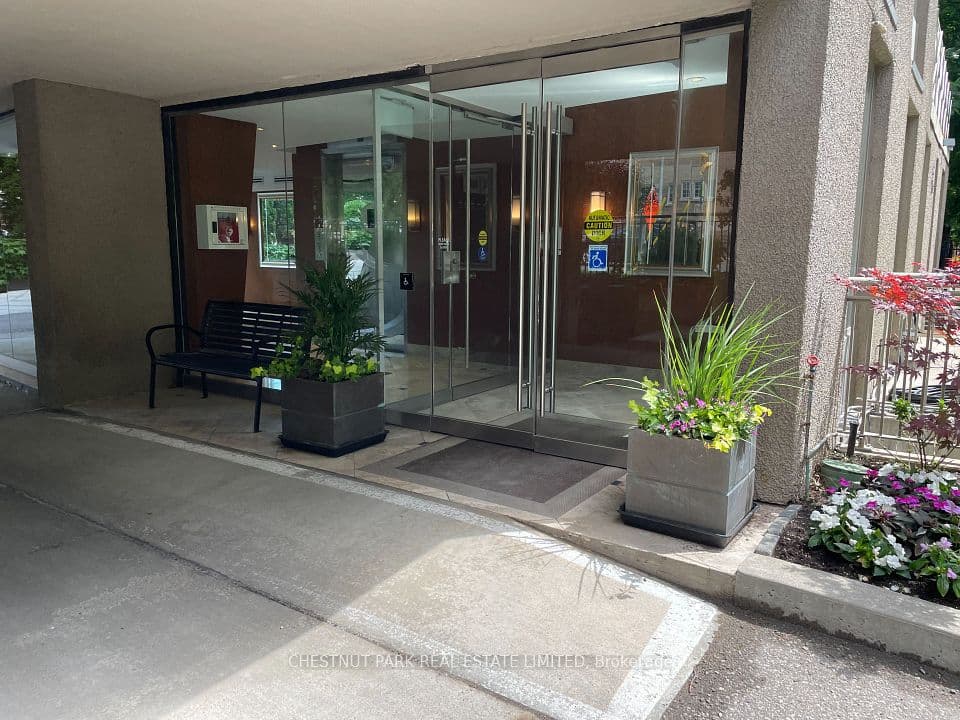 423 Avenue Road 8, Toronto, ON M4V 2H7 – photo 2