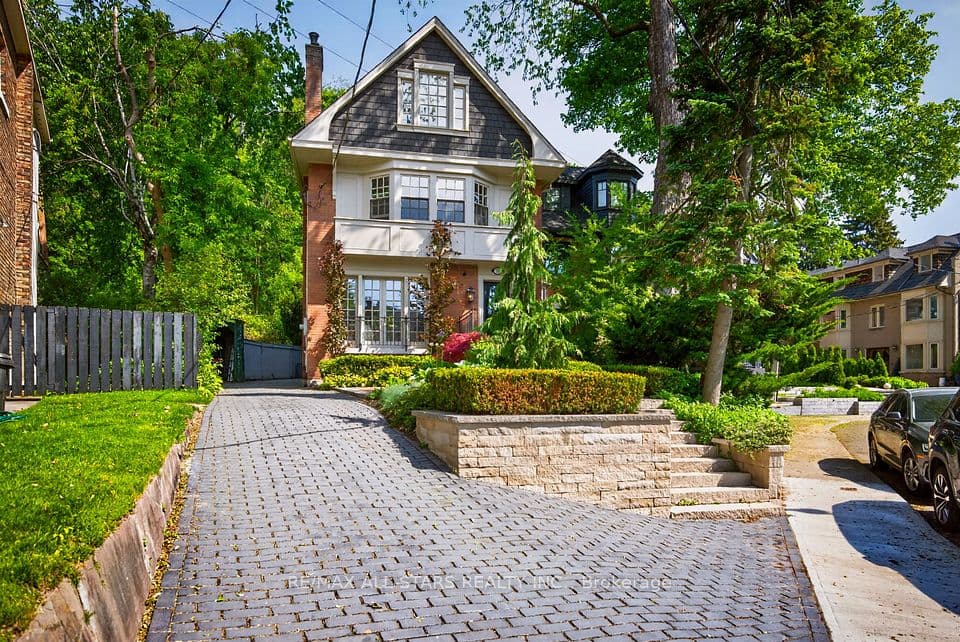 30 Edgewood Crescent, Toronto, ON M4W 3A9 – main photo