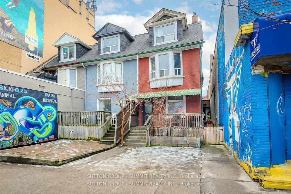 811 Bloor Street W, Toronto, ON M6G 1L8 – main photo