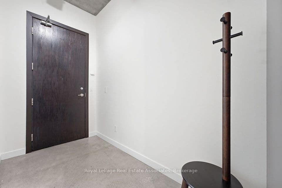 19 Brant Street 204, Toronto, ON M5V 2L2 – photo 3