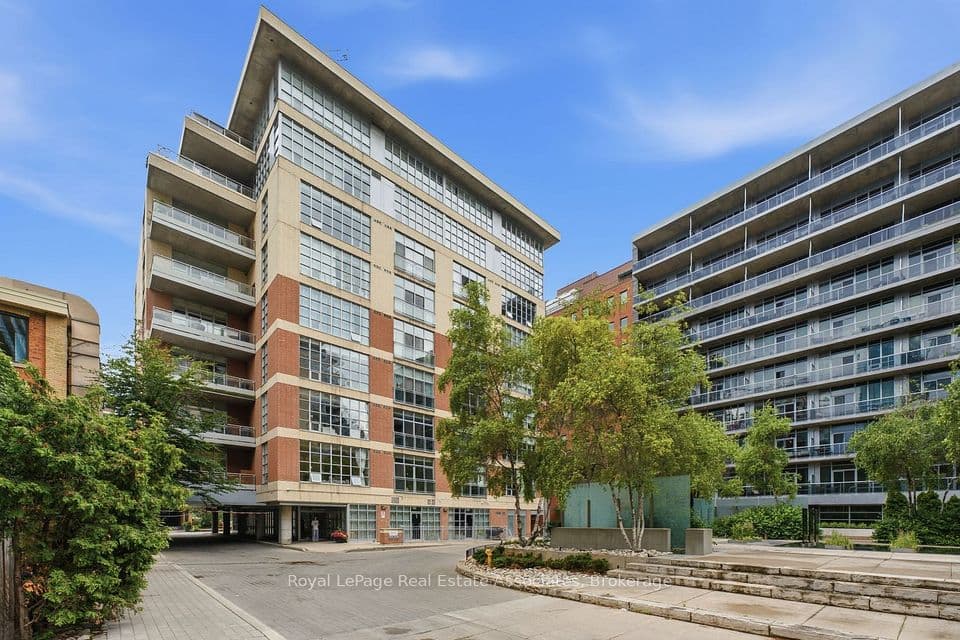 19 Brant Street 204, Toronto, ON M5V 2L2 – main photo